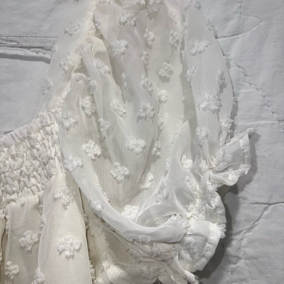 She + Sky Ivory Embroidered Blouse with Puff Sleeves Size Small - Picture 4 of 9